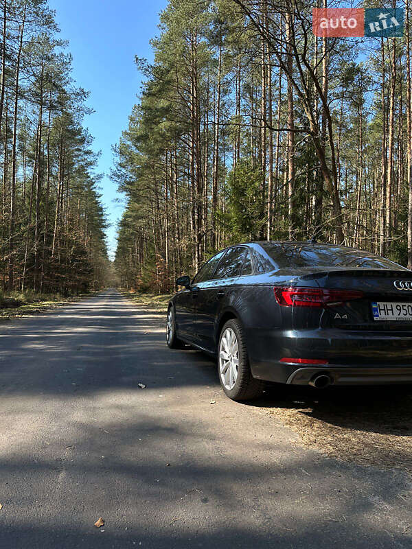 Седан Audi A4 2017 в Киеве