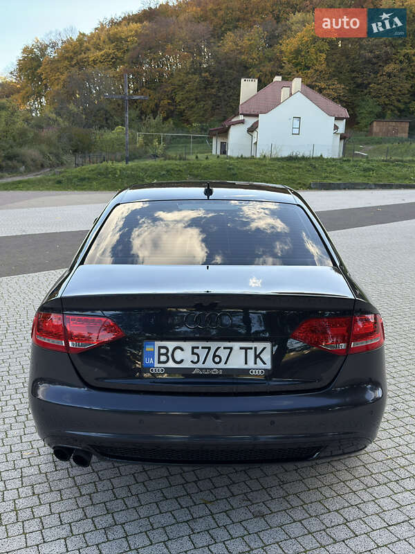 Седан Audi A4 2012 в Львове