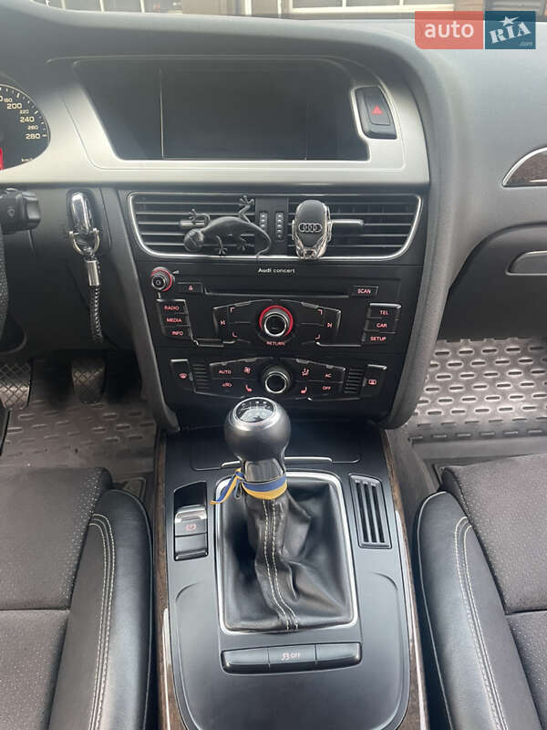Седан Audi A4 2011 в Новояворівську