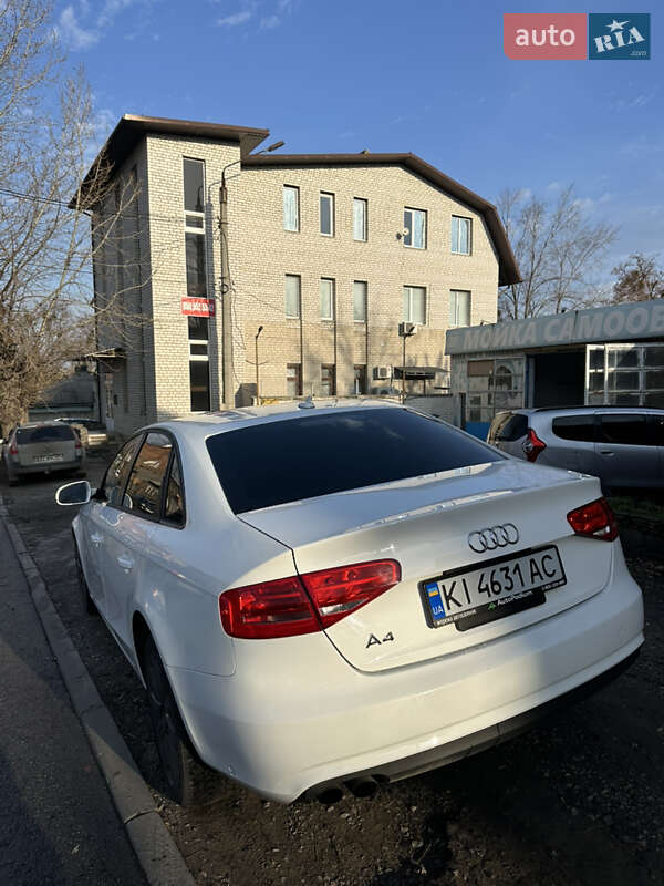 Седан Audi A4 2014 в Харькове