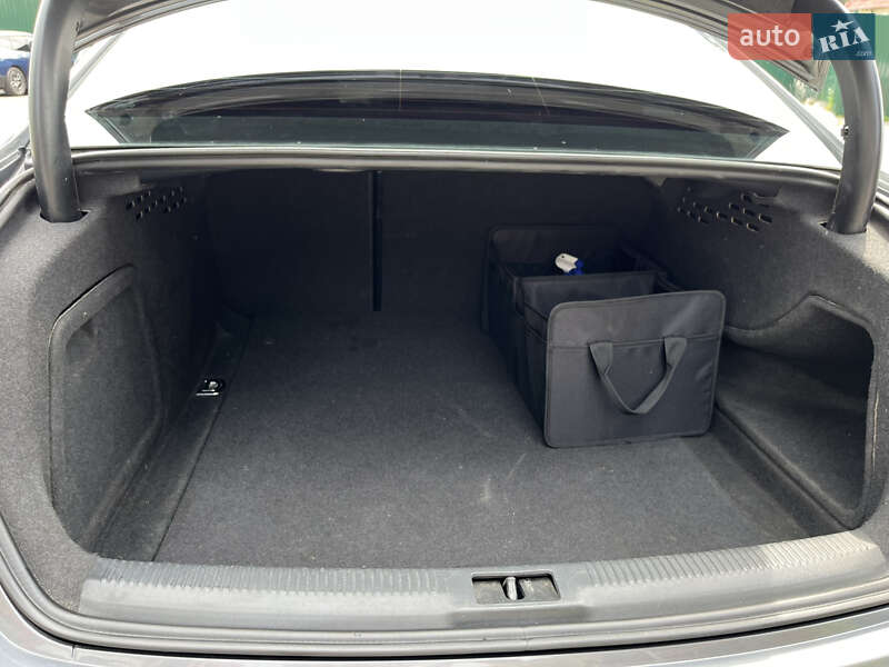 Седан Audi A4 2014 в Киеве