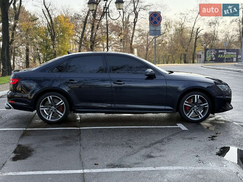 Седан Audi A4 2017 в Одесі