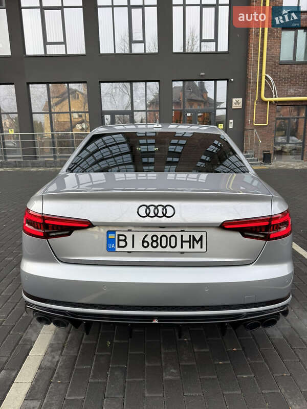 Седан Audi A4 2015 в Полтаве