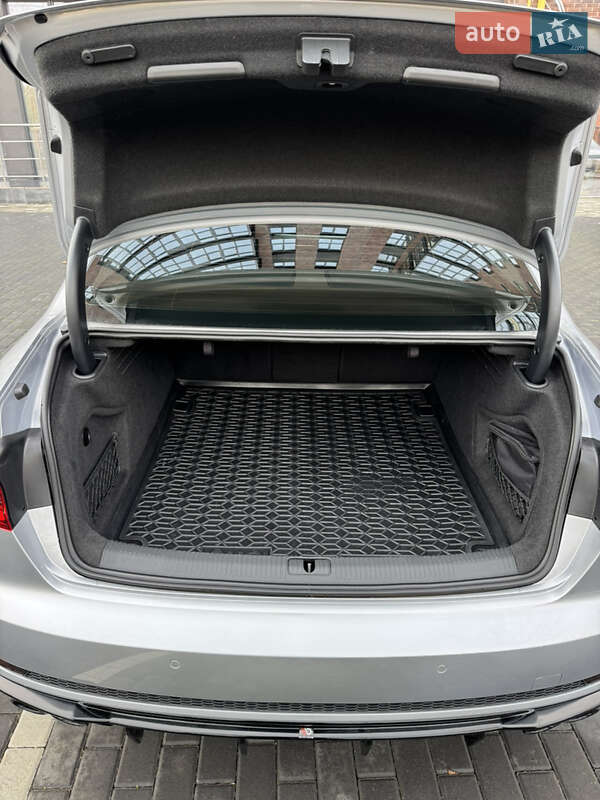 Седан Audi A4 2015 в Полтаве