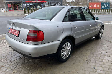 Седан Audi A4 1998 в Косові