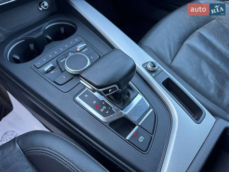 Седан Audi A4 2015 в Сокалі