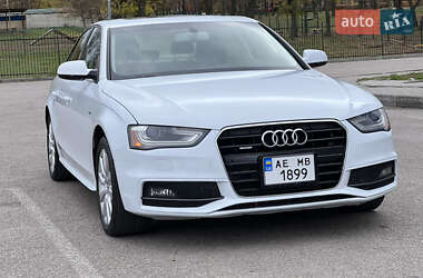 Седан Audi A4 2014 в Дніпрі