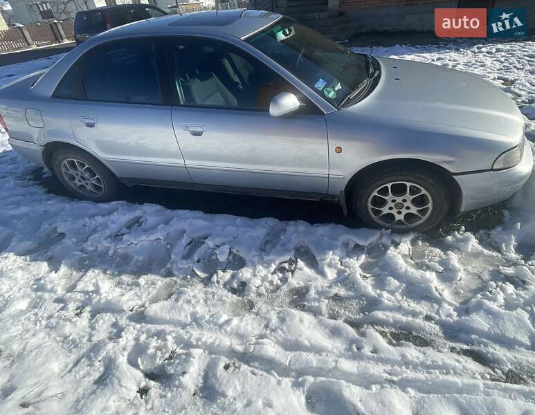 Седан Audi A4 1998 в Калуші