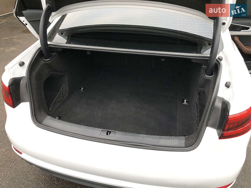 Седан Audi A4 2017 в Ирпене