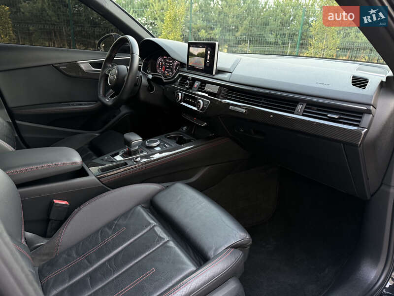 Седан Audi A4 2017 в Луцке