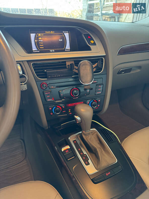 Седан Audi A4 2012 в Луцьку