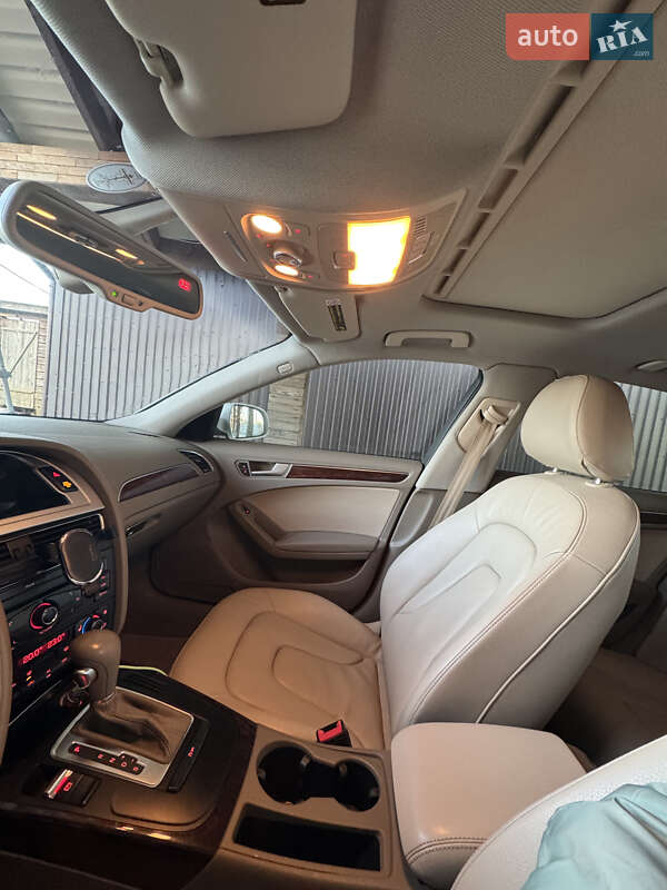 Седан Audi A4 2012 в Луцьку