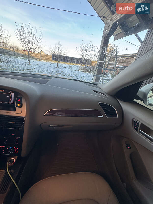 Седан Audi A4 2012 в Луцьку