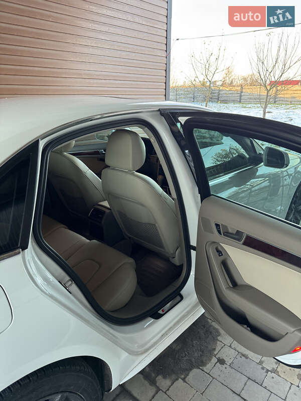 Седан Audi A4 2012 в Луцьку