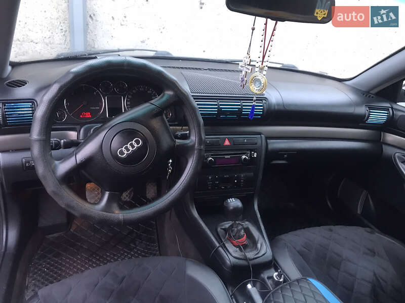 Седан Audi A4 2000 в Теофіполі