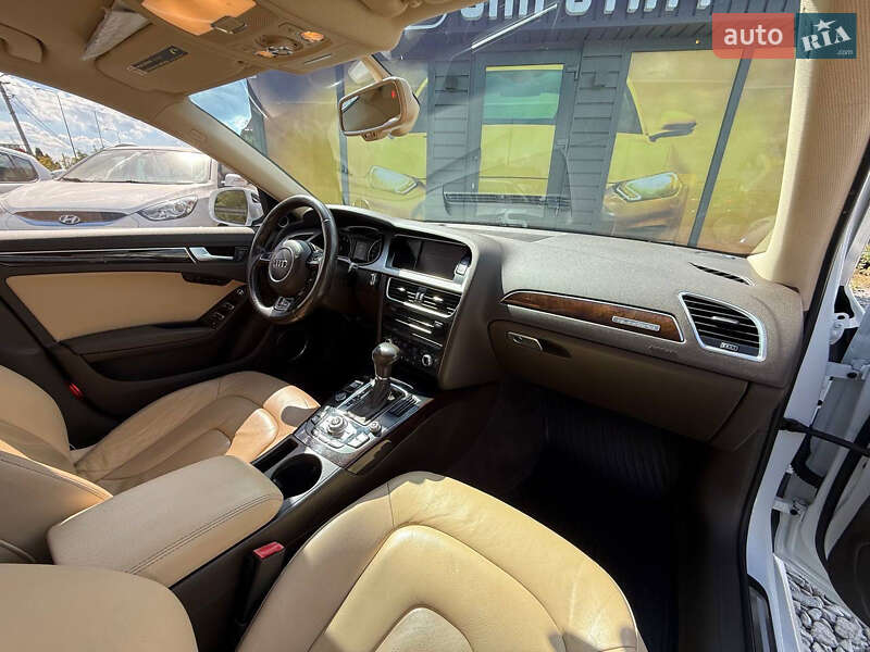 Седан Audi A4 2015 в Стрию