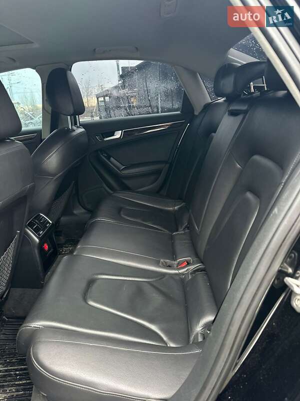 Седан Audi A4 2013 в Львове