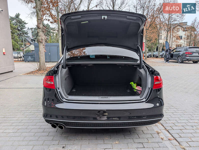 Седан Audi A4 2015 в Львове