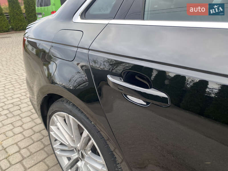 Седан Audi A4 2017 в Самборі