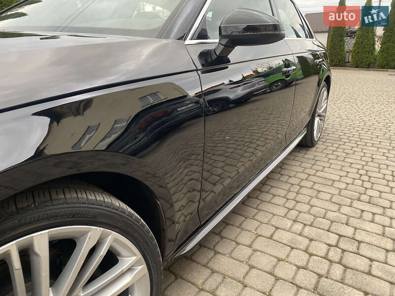 Седан Audi A4 2017 в Самборі