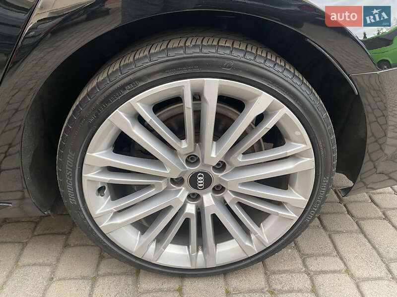 Седан Audi A4 2017 в Самборі