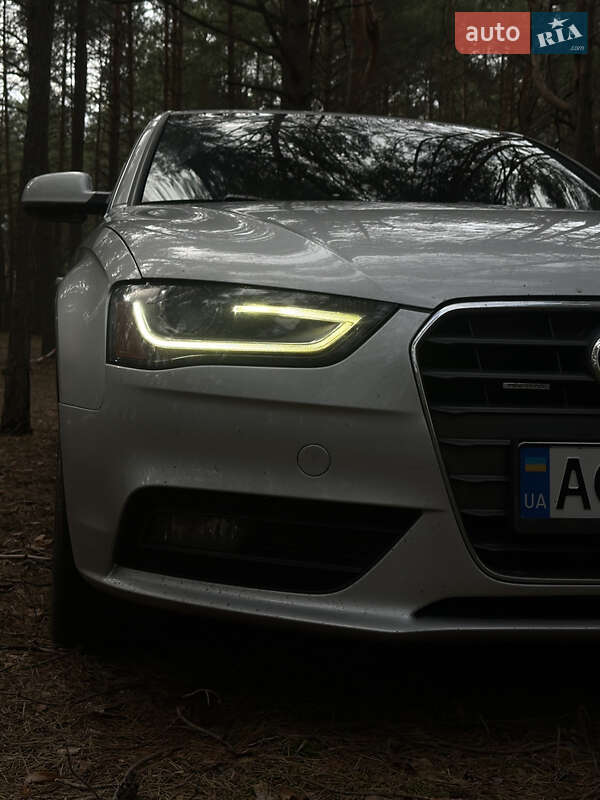 Седан Audi A4 2012 в Луцке