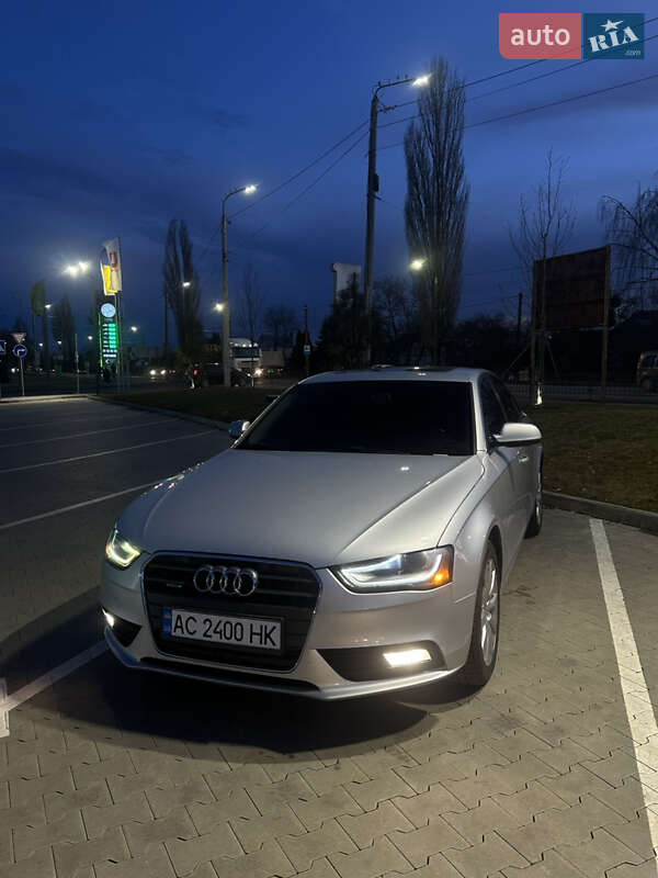 Седан Audi A4 2012 в Луцке