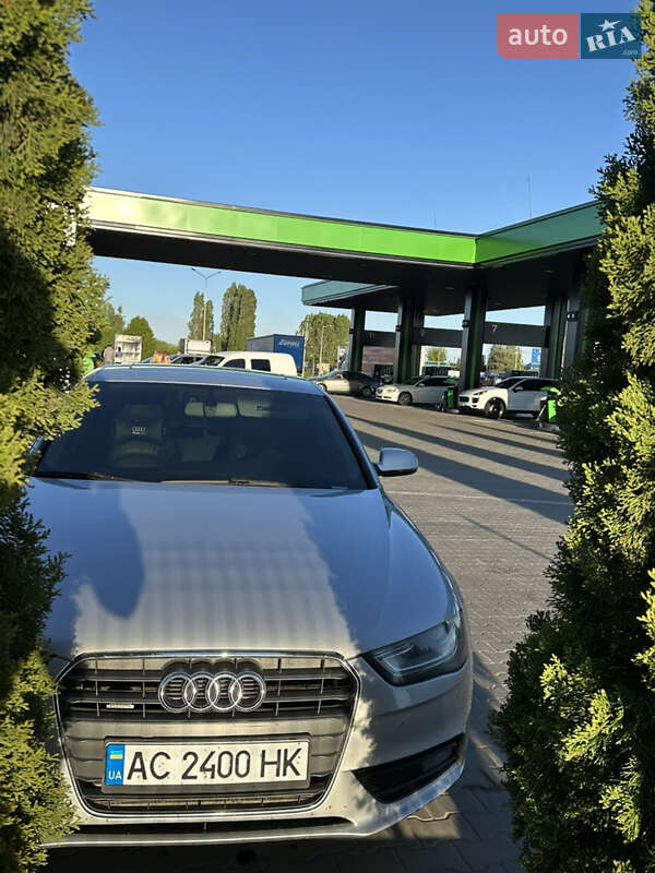 Седан Audi A4 2012 в Луцке
