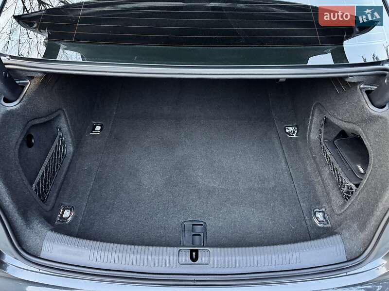 Седан Audi A4 2019 в Виннице