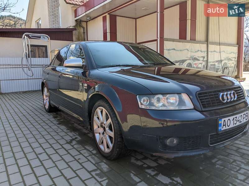 Седан Audi A4 2002 в Рахове