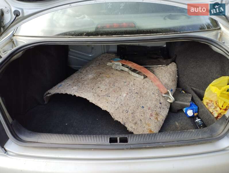 Седан Audi A4 1996 в Верховине