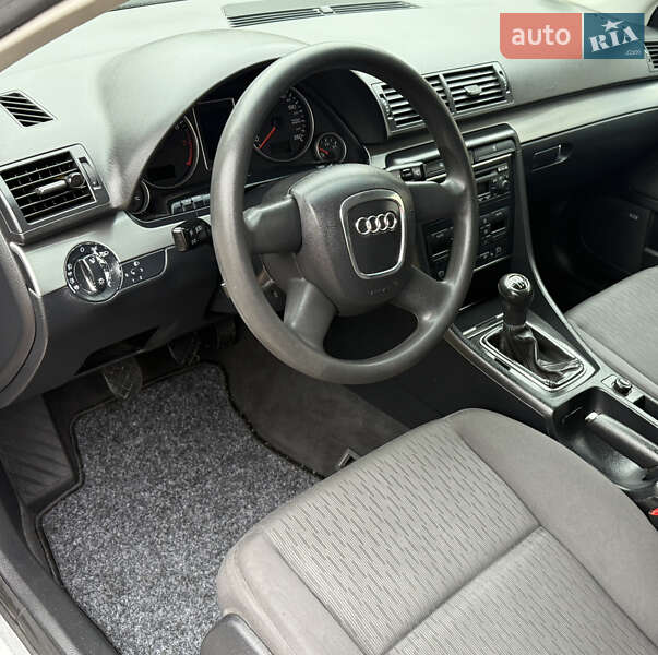 Седан Audi A4 2006 в Могилев-Подольске