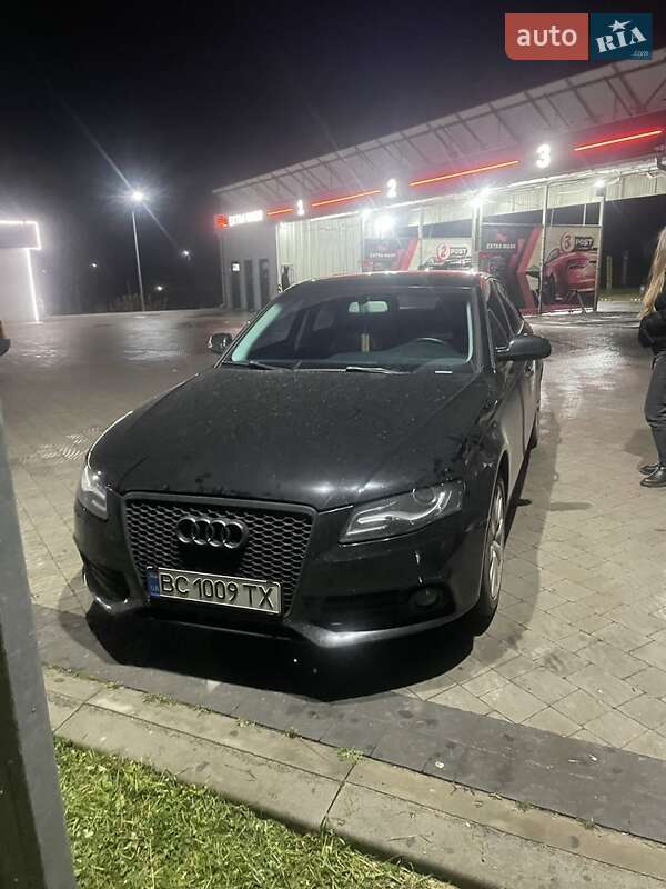 Седан Audi A4 2012 в Городку