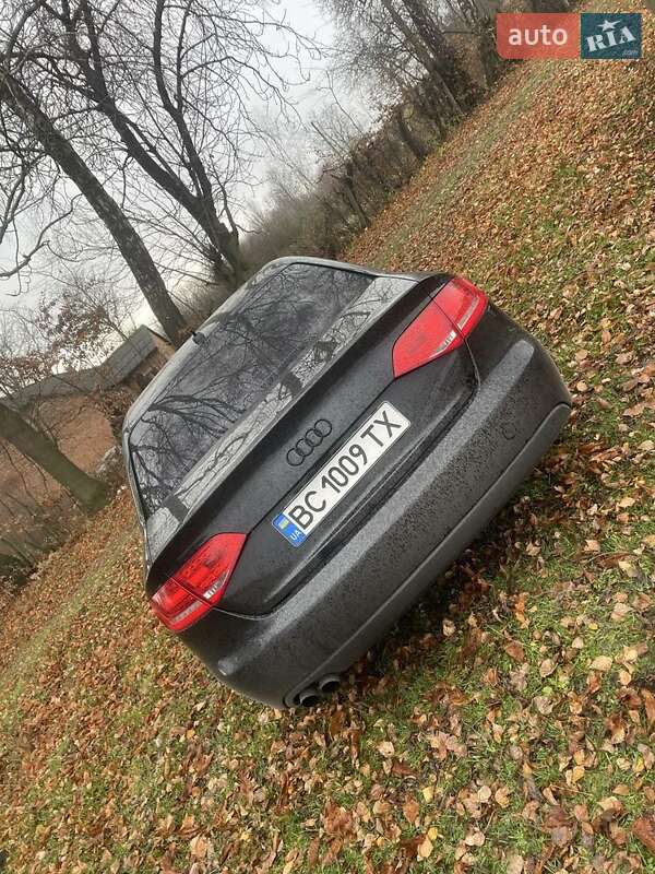 Седан Audi A4 2012 в Городку