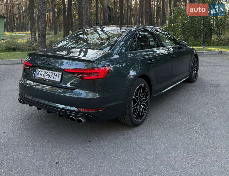 Седан Audi A4 2016 в Чернігові