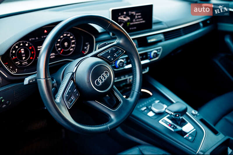 Седан Audi A4 2018 в Харкові