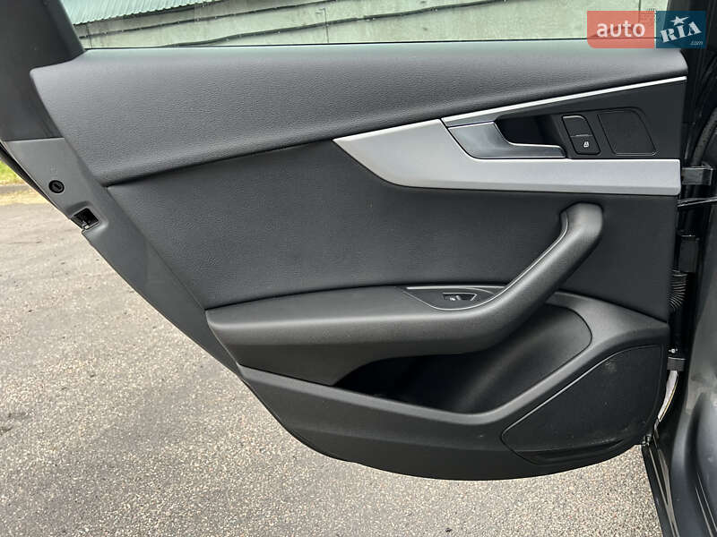 Седан Audi A4 2016 в Киеве