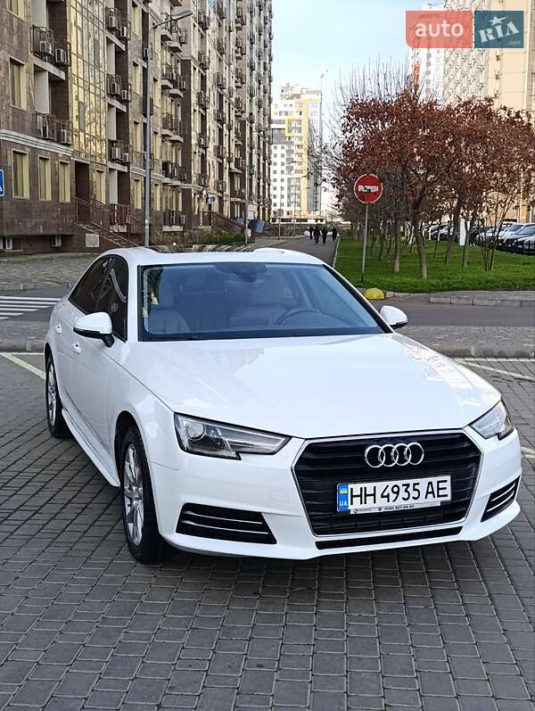 Седан Audi A4 2018 в Одесі