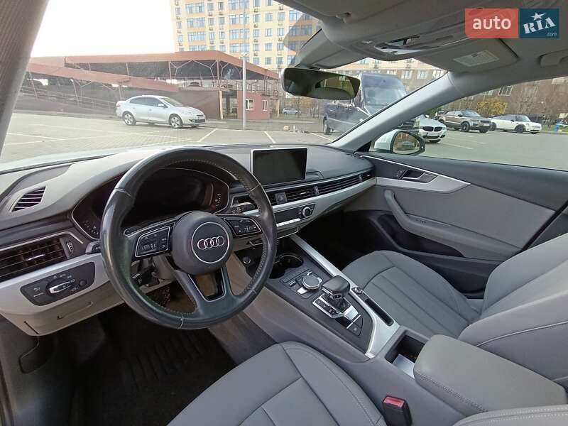 Седан Audi A4 2018 в Одесі