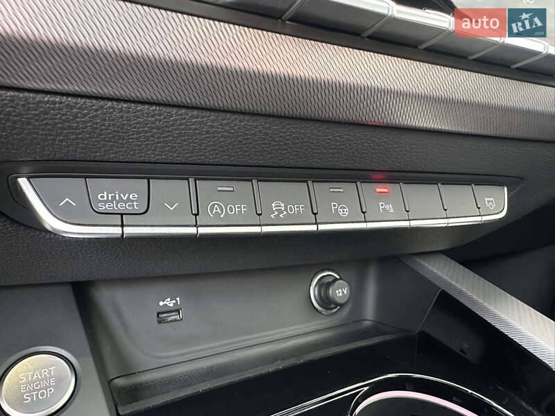 Седан Audi A4 2023 в Киеве