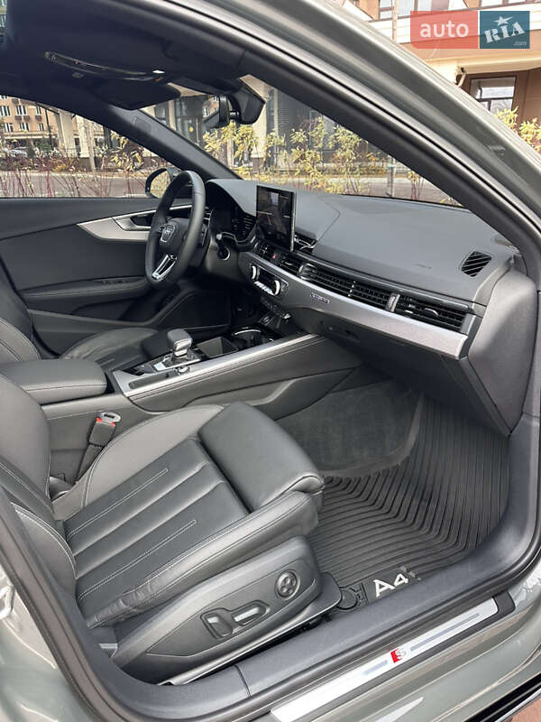 Седан Audi A4 2023 в Киеве