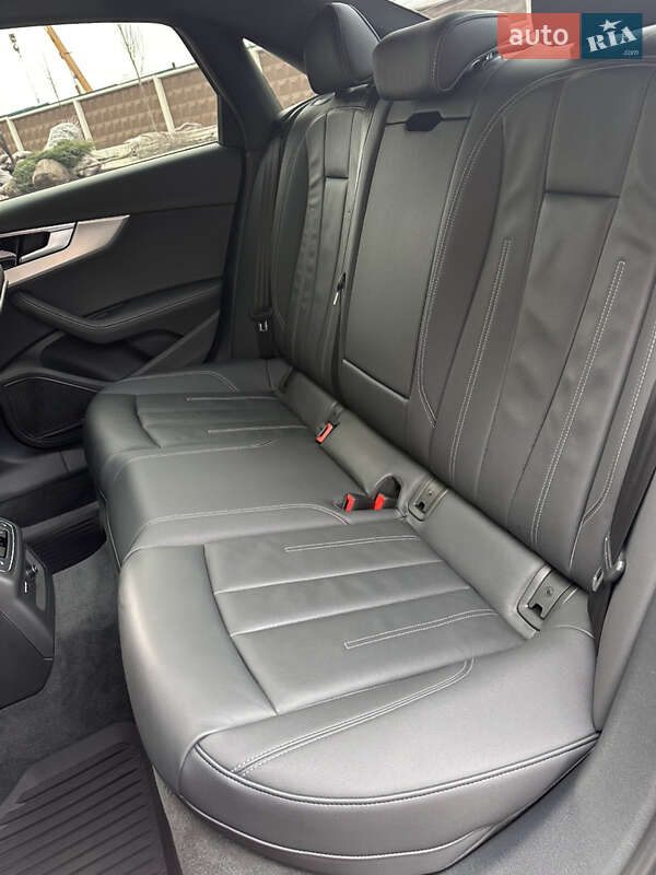 Седан Audi A4 2023 в Киеве