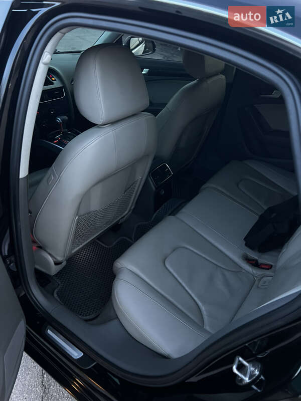 Седан Audi A4 2010 в Каменском