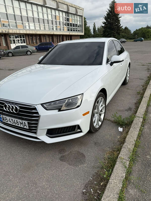 Седан Audi A4 2019 в Александрие