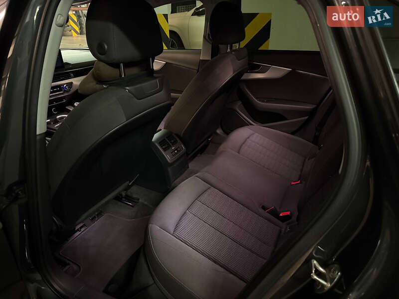 Седан Audi A4 2016 в Дніпрі