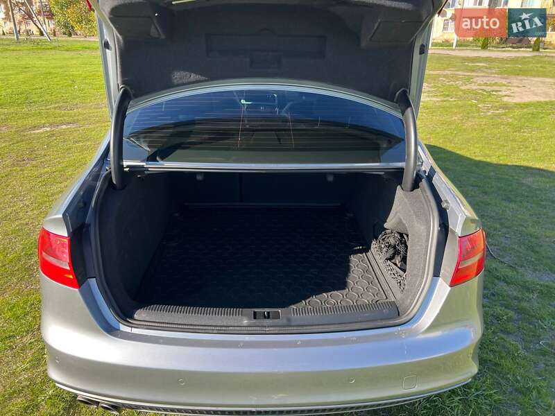 Седан Audi A4 2015 в Одесі