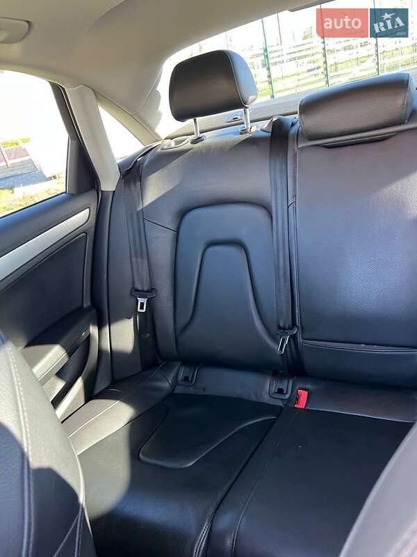 Седан Audi A4 2015 в Одесі