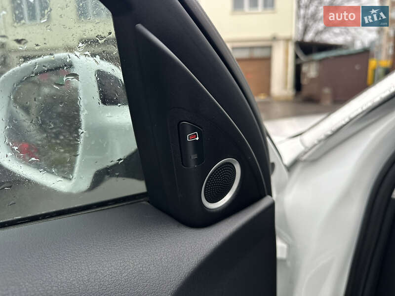 Седан Audi A4 2015 в Виннице