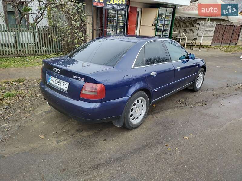Седан Audi A4 2000 в Роздільній
