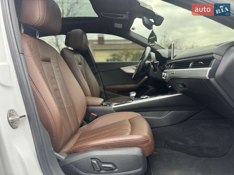 Седан Audi A4 2016 в Хмельницком